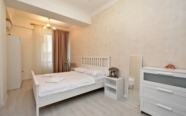 3-komn. na prospekte Mashtotsa, ryadom s Opernyim teatrom, MA331 Flat