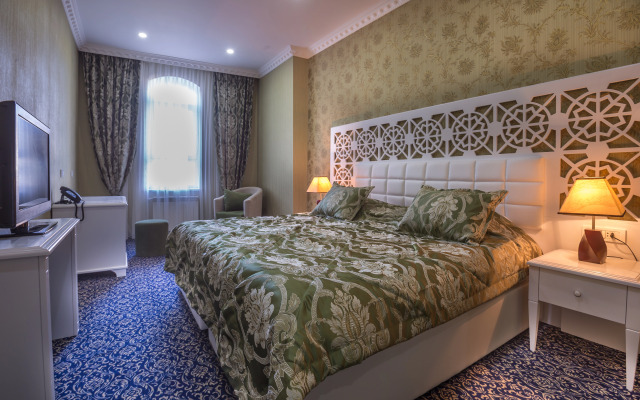 Premier Old Gates Hotel