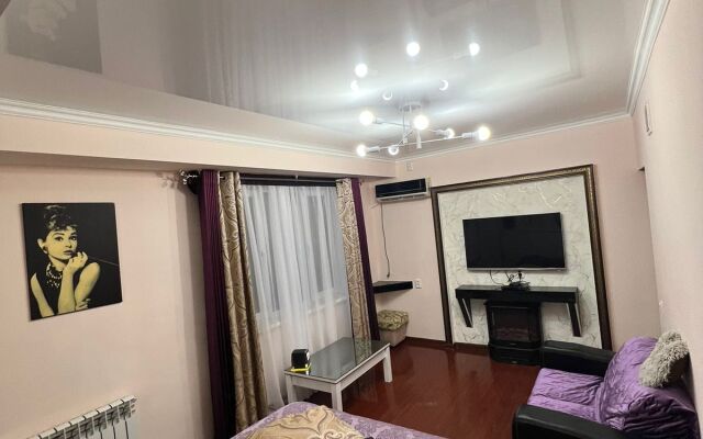 Na Prospekte Tauke Khana 33/3 Apart Hotel