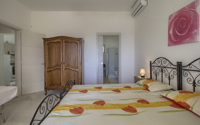 Polo - Relax Front Sea House