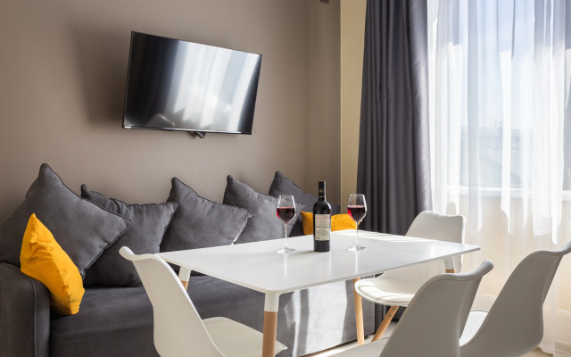 Lyuks V Novom Zhk Na Vasilyevskom U Metro Apartments