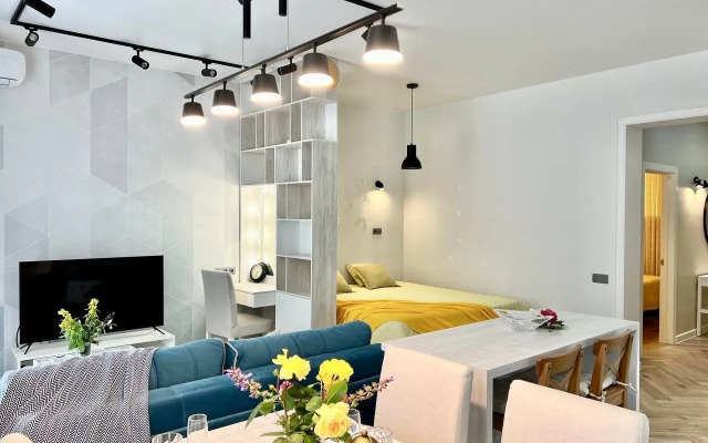 Na Ulitse Yaltinskoy 12a Apartment