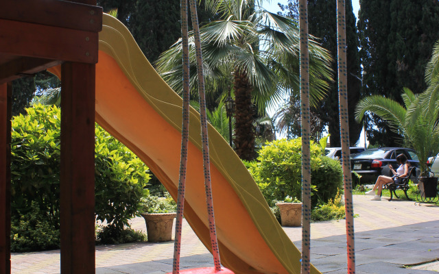 Imeni Chelyskintsev Hotel