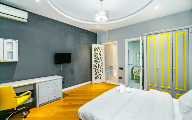 Luxury on Baku in Nizami street Flat