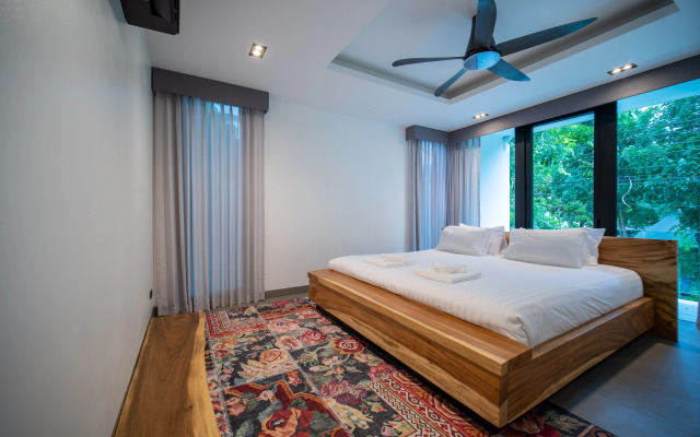 Laguna Park 4BR with Pool by NLA Villa