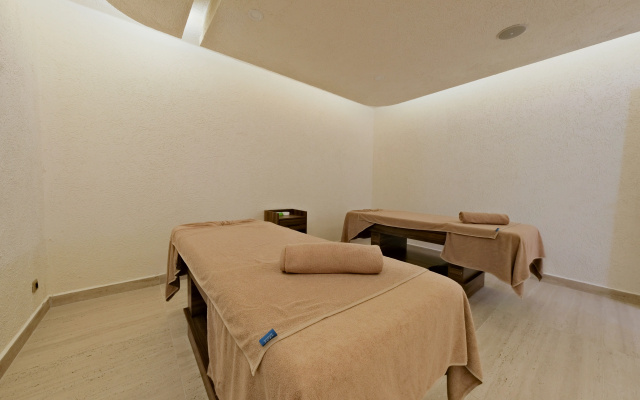 Prive Suite Side & Spa  (Adult Only 16+)