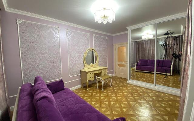 Samotsvet Na Ul Ordzhonikidze 52 Apartments