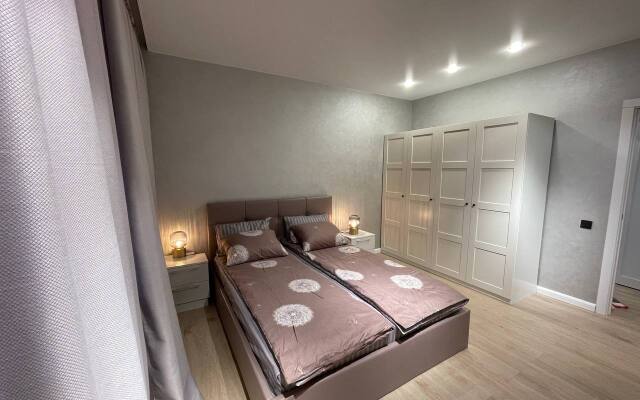 Novaya Yevrodvushka S Konditsionerom Flat