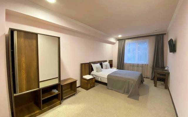 Mina Hotel