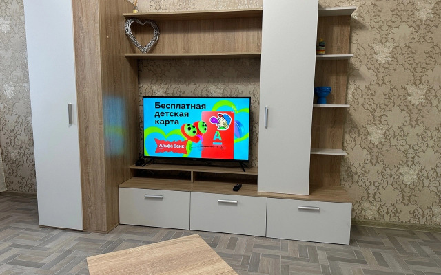 Трехкомнатные апартаменты в центре на  Неделина 12