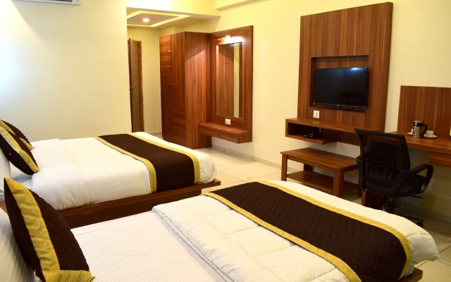 Royal Square by Sky Stays Hotel