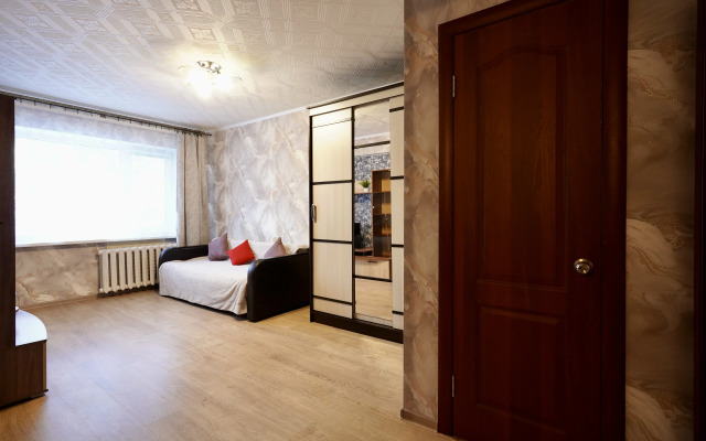 Na Ordzhonikidze 30 flat
