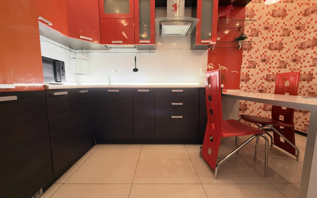 Tut Khorosho Na Surikova 53a 2 Flat