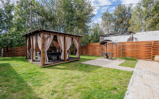 Частный дом Дом с 2-мя спальнями у дубового леса