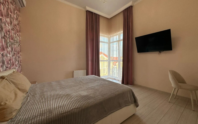 Dvukhurovnevaya S Vidom Na More Flat