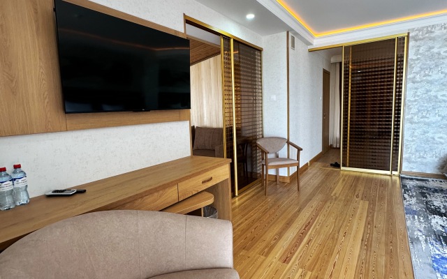 Gold Niyara Hotel