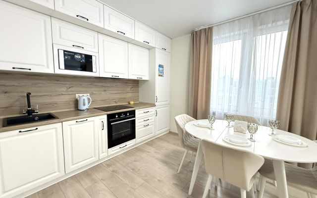 Апартаменты Элитные на берегу реки Тура с видом на Мост Влюбленных