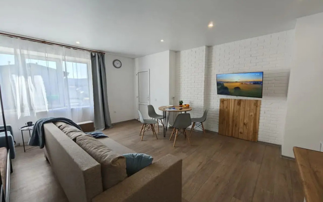 Yuitnaya 2k Po Tukhachevskogo 49/2-21 Flat