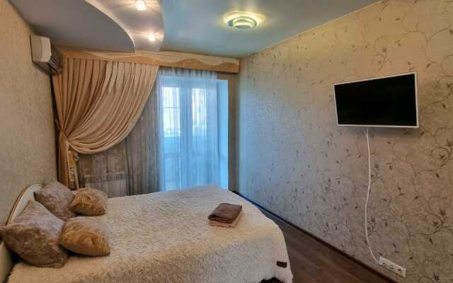 Tryohkomnatnye V Tsentre Goroda Po Istomina 41 Apartments