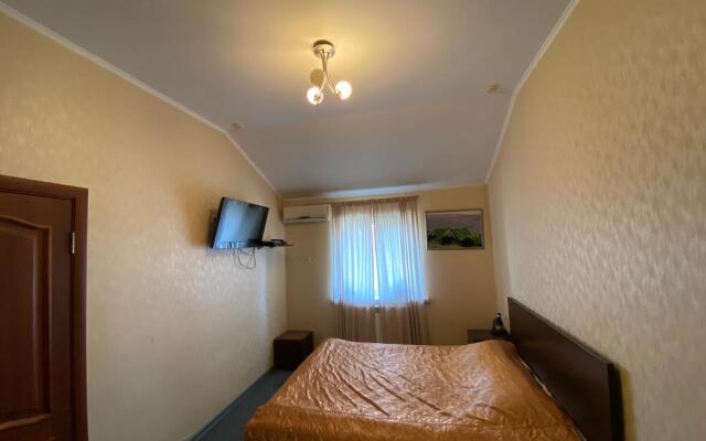 R House Mini-Hotel