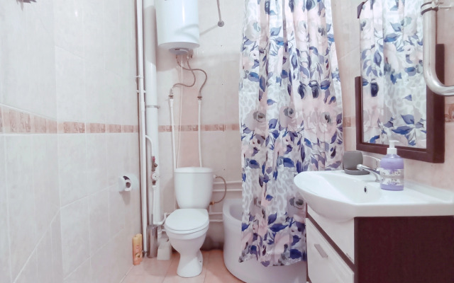 Na Ulitse Universitetskaya Naberezhnaya 60 Flat