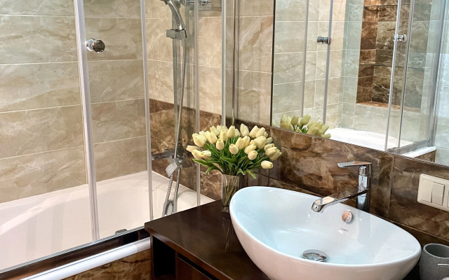 Lyuks Ryadom S Naberezhnoy Flat