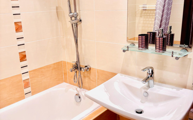 Квартира Просторная 2хкомнатная возле метро