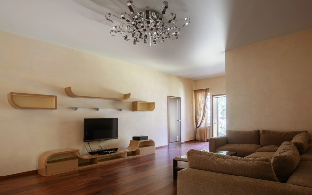 Dom Zvezda 2000 Private house