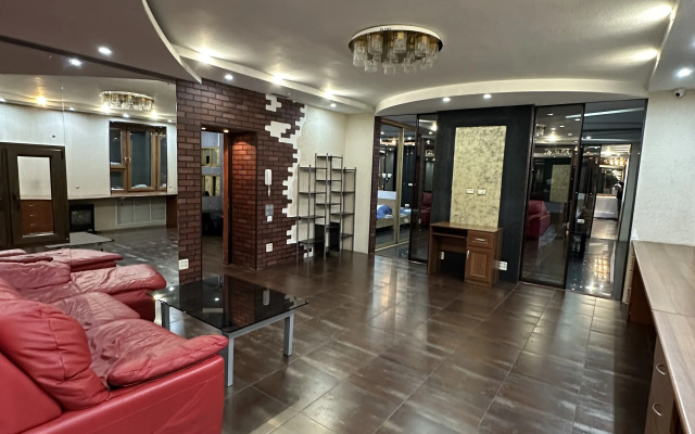 Uyutnaya Pyatikomnatnaya V Tsentre Na Ulitse Komsomolskaya Flat