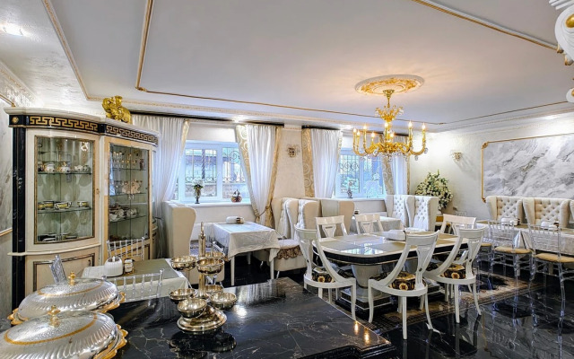 Отель Golden House