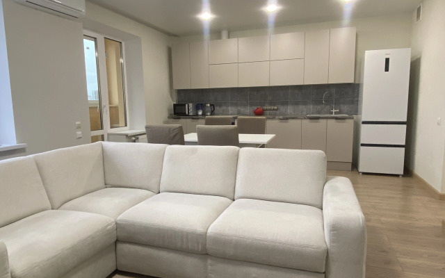 U Metro Grushevka Apartments