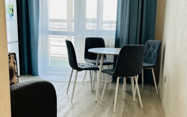Solnechnaya Kvartira S Vidom Na Reku Flat