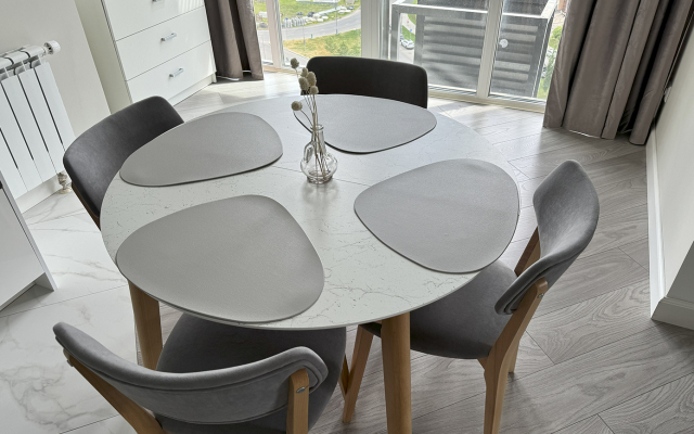 S Panoramnym Ostekleniem I Dizaynerskim Remontom Flat