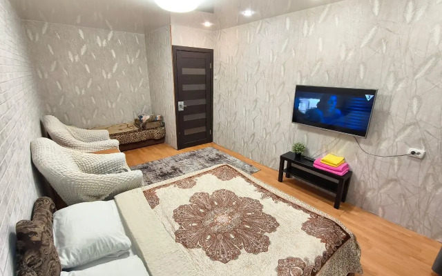 Апартаменты с 1 комнатой рядом с Городской больницей, вид на город (КВАРТИРА51)