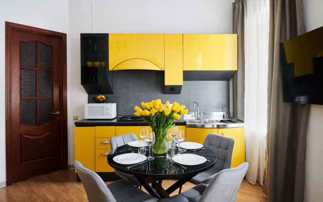 GM YArkaya Trekhkomnatnaya u Krasnoj Ploshchadi Apartments