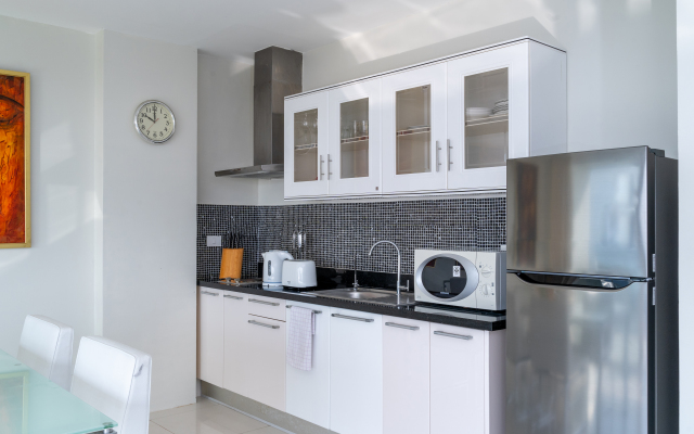 Ocean view condo in Sunset Plaza Apartments