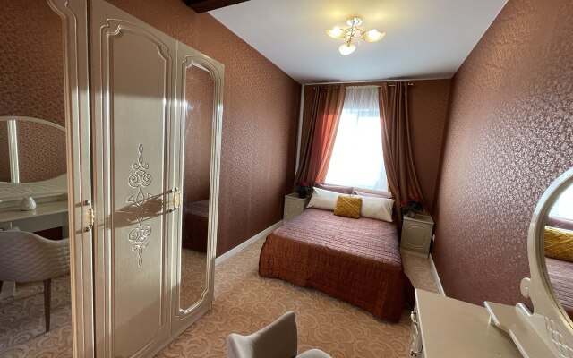 U Mednogo Ozera Private House