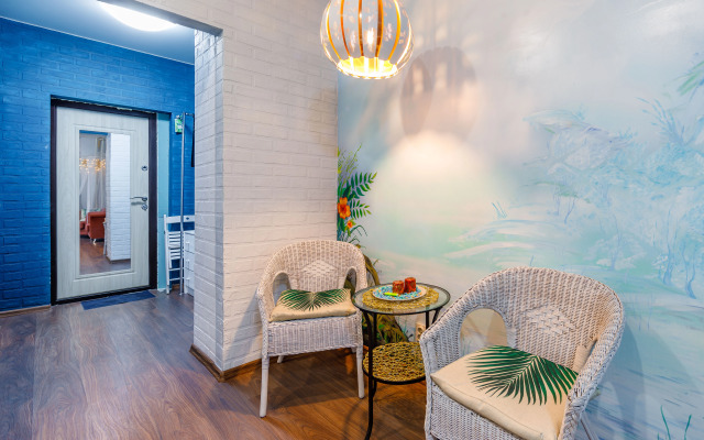 Апартаменты на Крестинского павлин