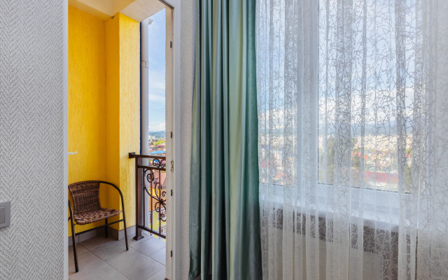 Dvukhkomnatnaya kvartira 200 m more Flat