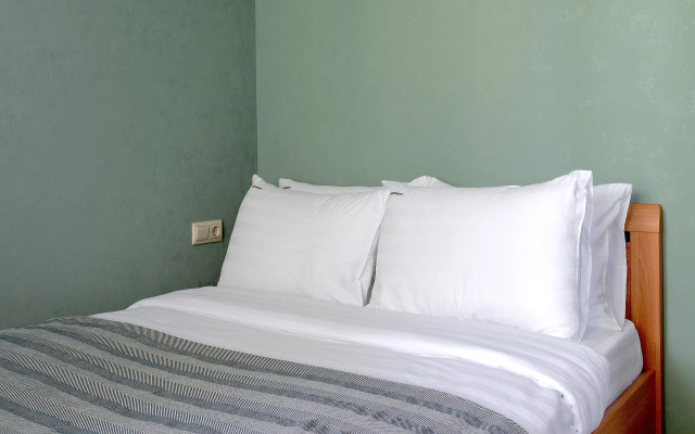 Red Apartments Art Layt Siti Bronte Apartments