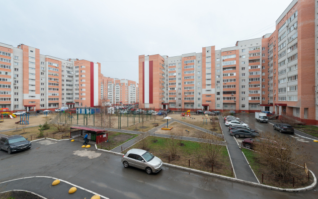 Sapfir s Zakrytym Dvorom, Ryadom s TTS Ostrov, Mat i Dity Apartments
