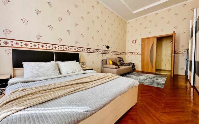 V Samom Serdtse Peterbupga Flat