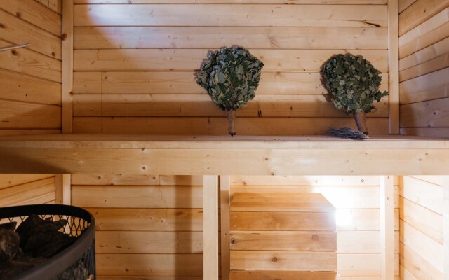 S Domashney Atmosferoy S Baney I Ozerom Private House