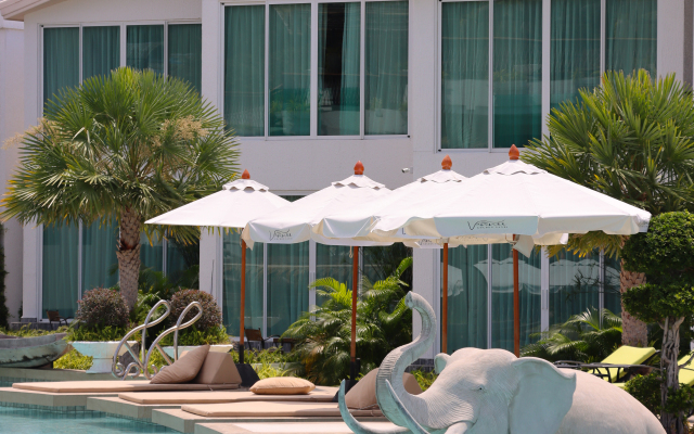Vannee Golden Sands Beachfront Resort
