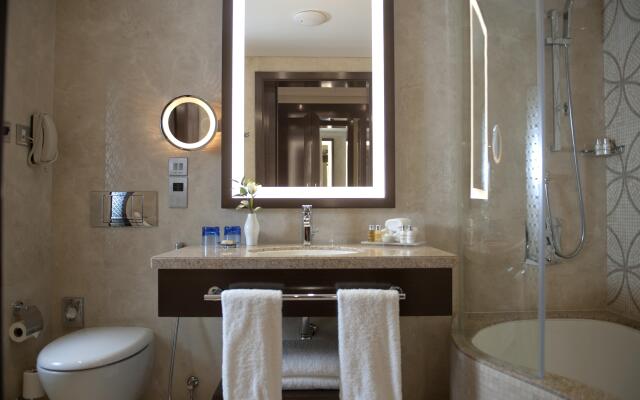 Crowne Plaza Dubai - Deira, an IHG Hotel