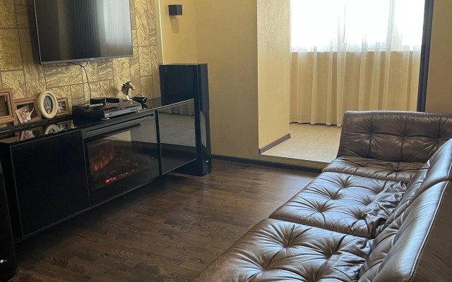 Bolshaya s Dizaynerskim Remontom v Tsentre Flat
