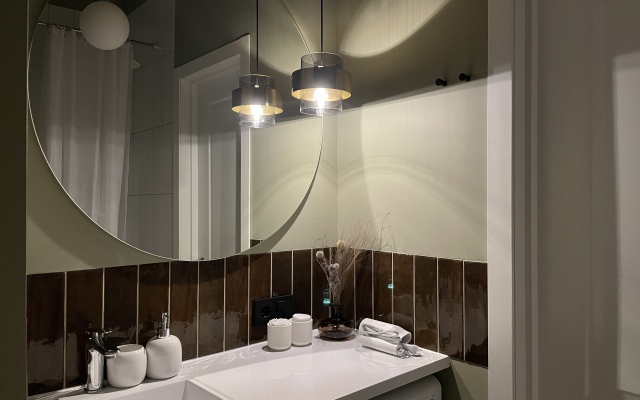 Mosaic on Bogolyonnaya 29A Brown Apartaments