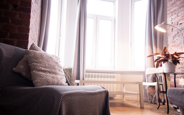 Апартаменты Студия с Видом на Покровский Сквер