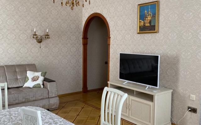 Апартаменты Двухкомнатная квартира на Жуковского 34