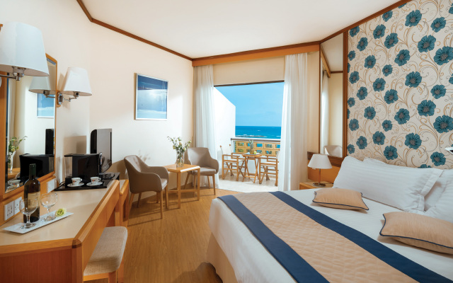 Constantinou Bros Athena Royal Beach Hotel